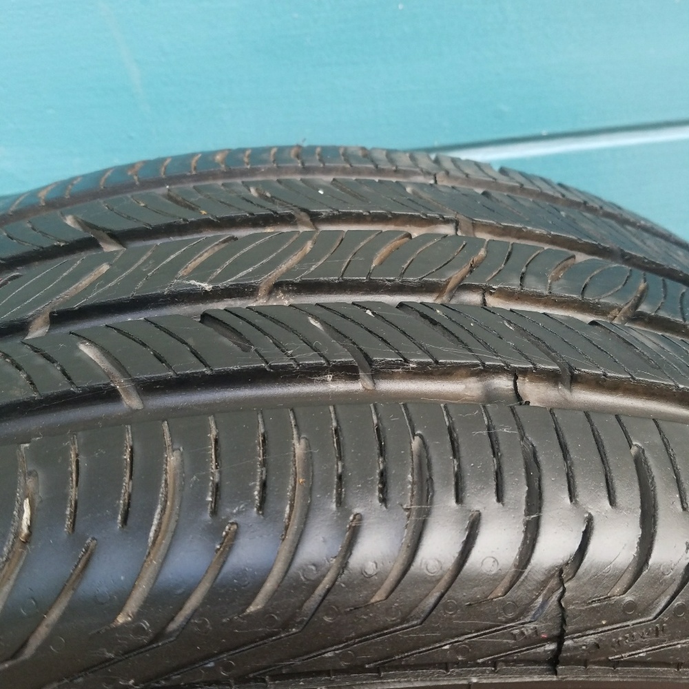 Tire - Picture 2 of 5